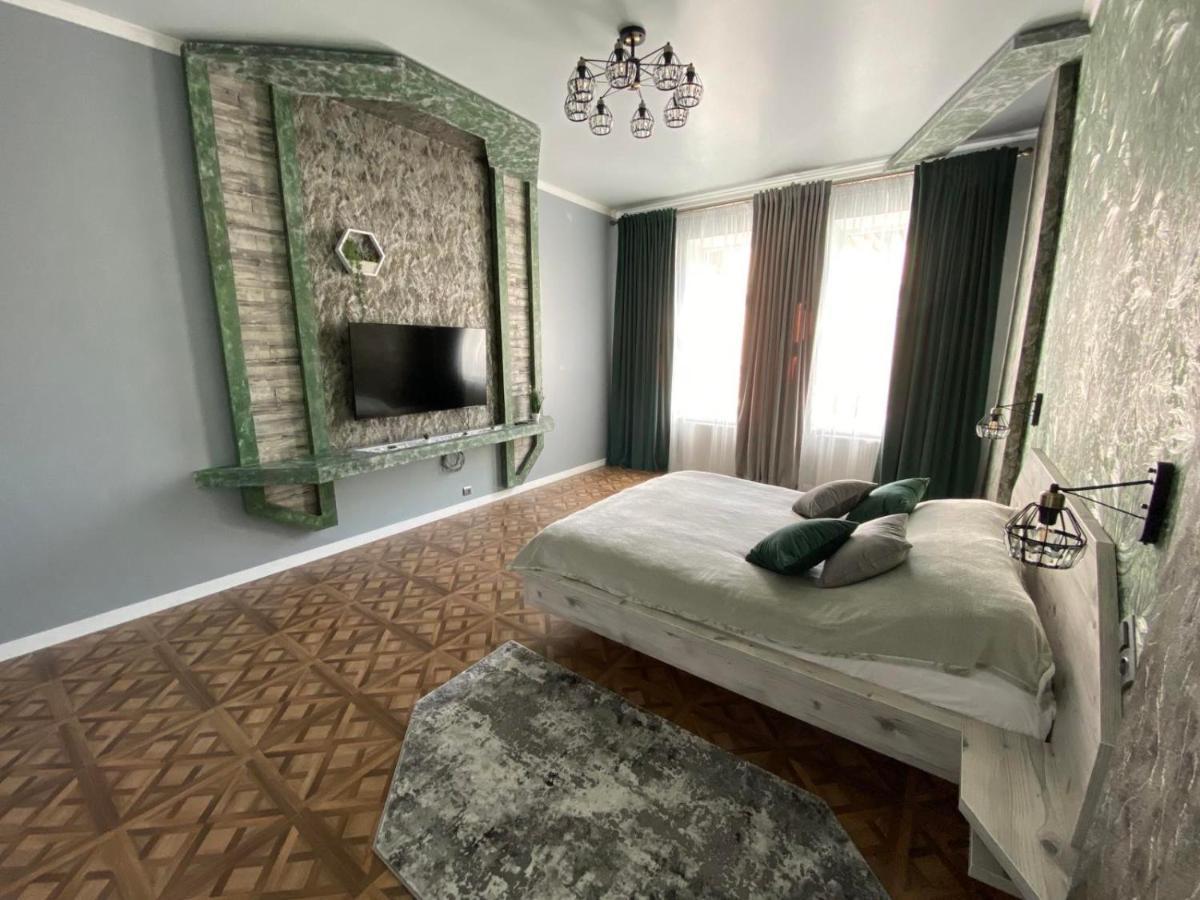 Apartment On Balabana Street Leopoli Esterno foto